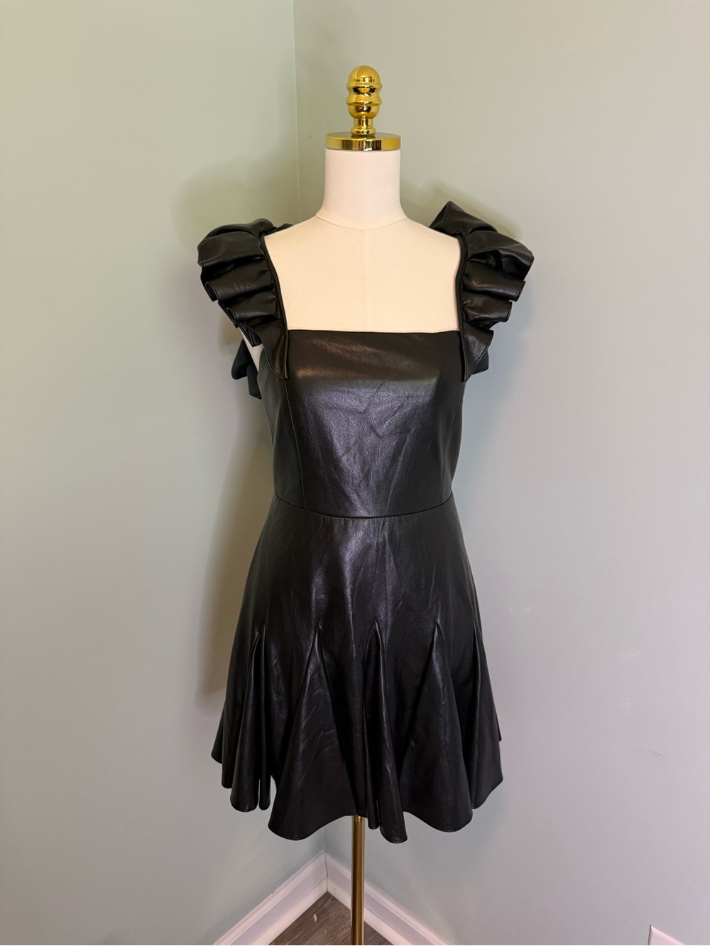Alice + Olivia Ginny Ruffle Sleeve Vegan Leather Mini Dress Black NWOT Size 6 - Picture 3 of 7